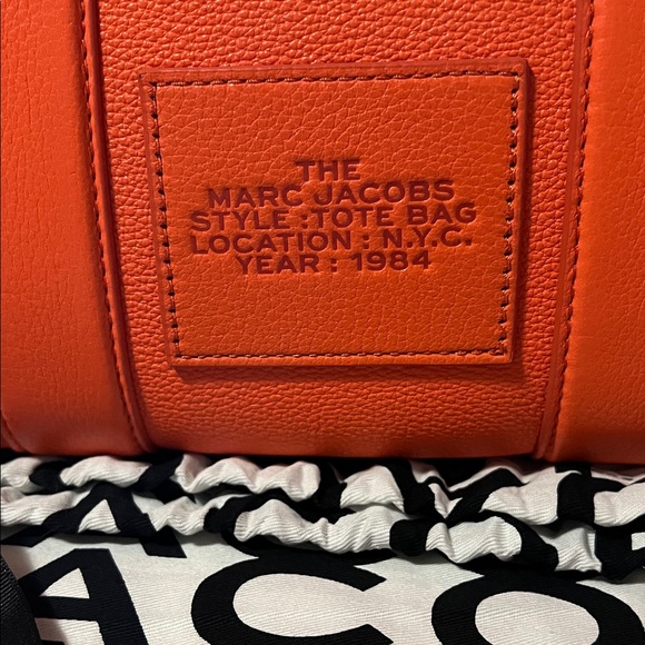 Marc Jacobs Vibrant Orange Tote Bag - Picture 2 of 4